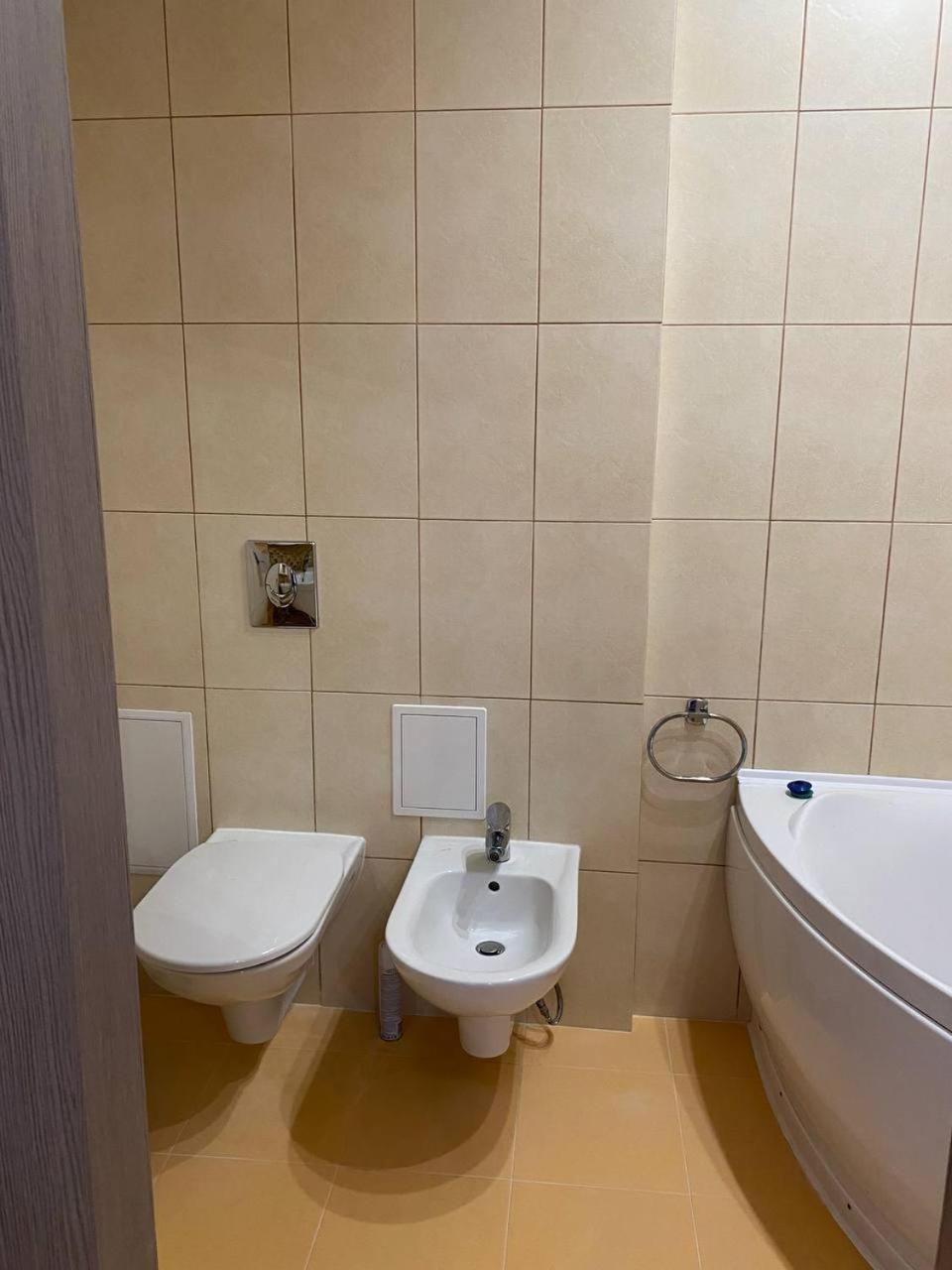 Apartpoltava Двокімнатні Апартаменти З Джакузі Біля Листопаду Eksteriør billede