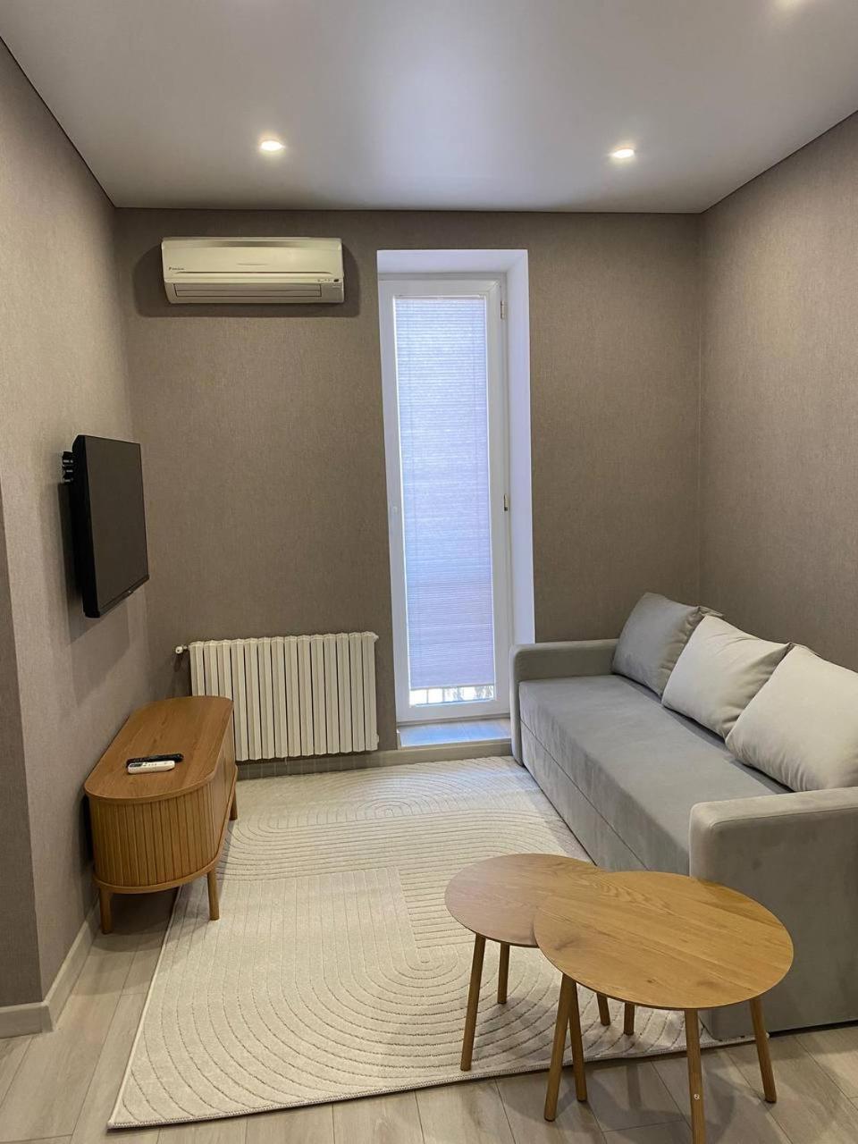 Apartpoltava Двокімнатні Апартаменти З Джакузі Біля Листопаду Eksteriør billede